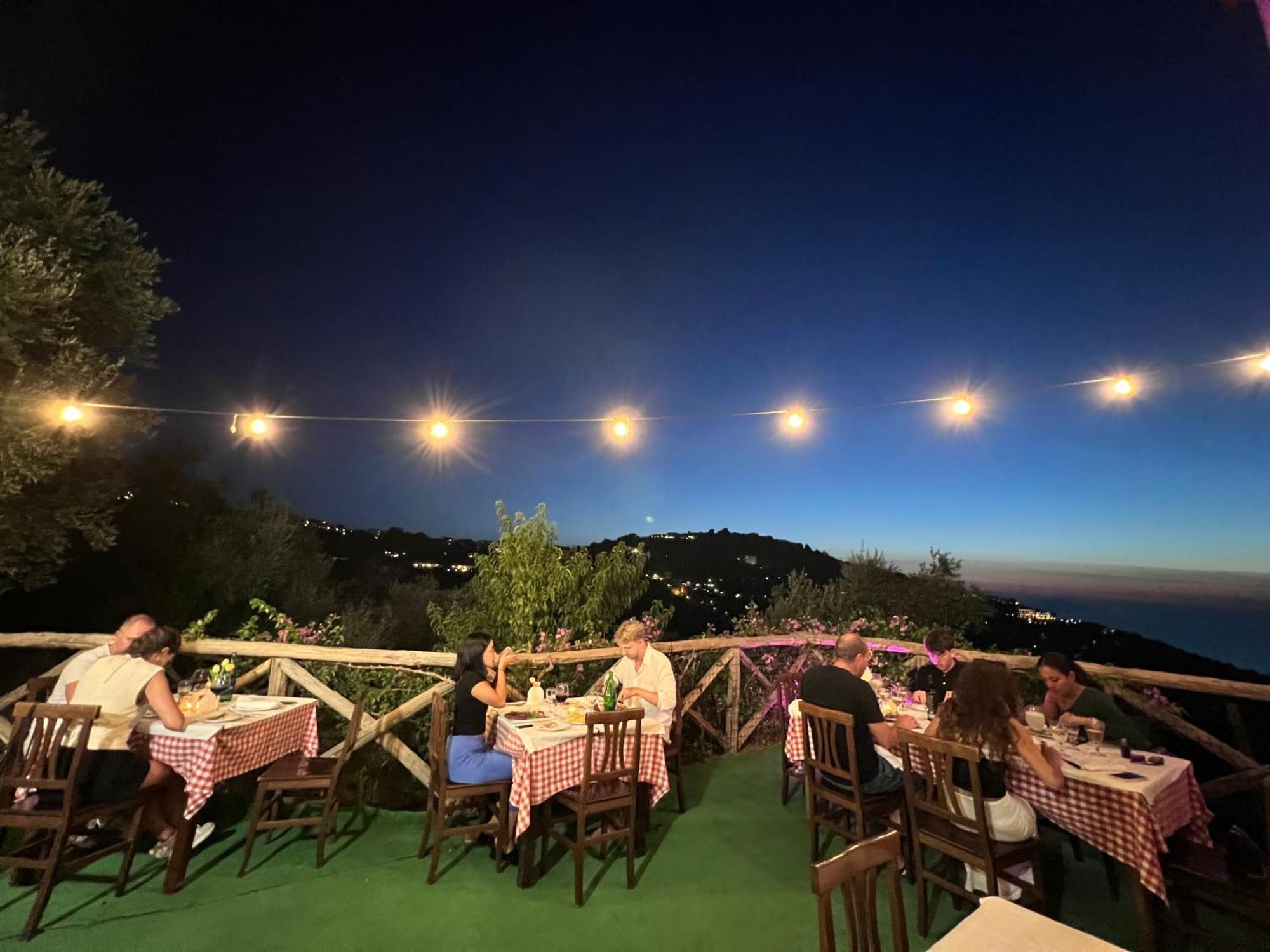 Agriturismo Le Grottelle Villa SantʼAgata sui Due Golfi Kültér fotó